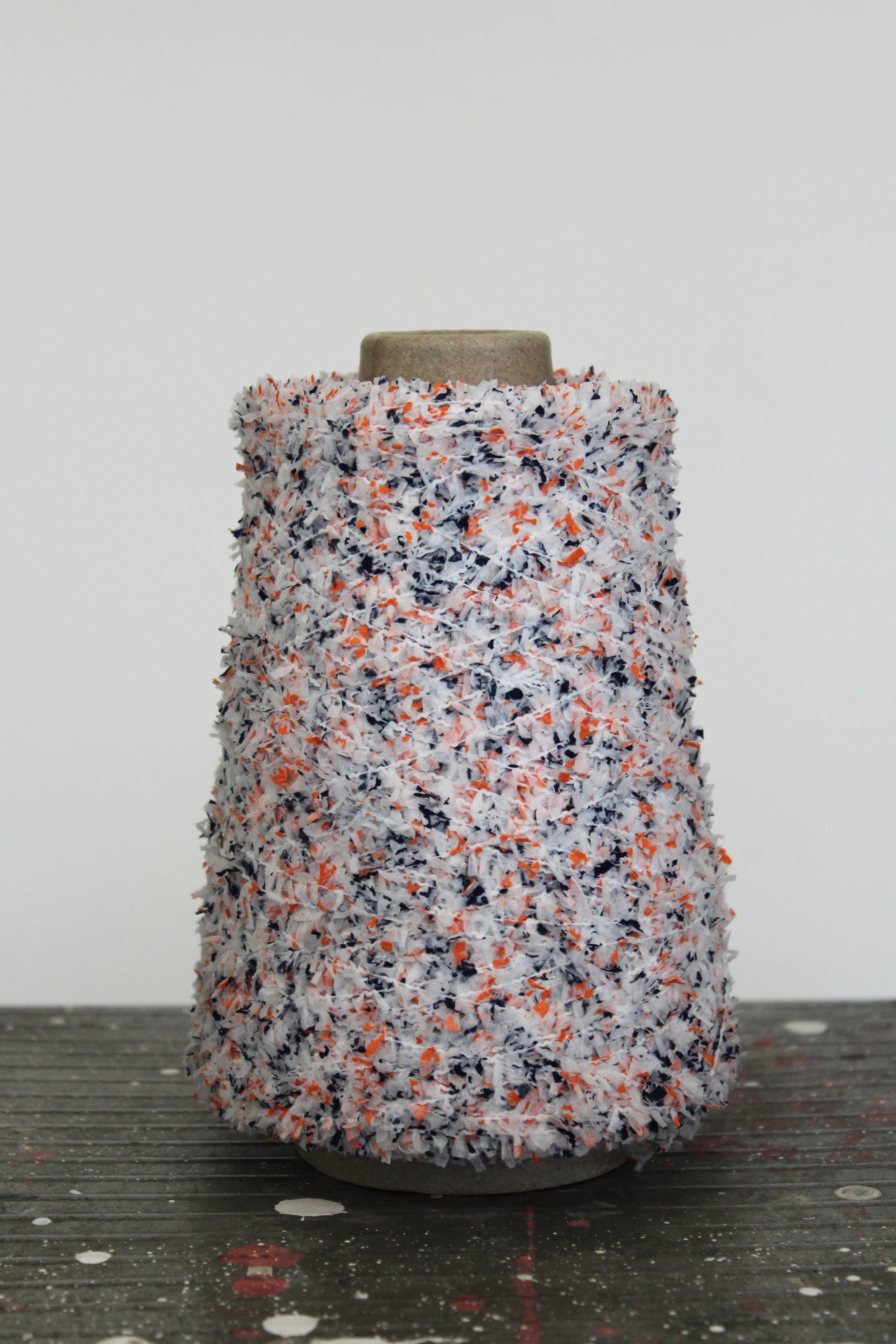 TWISTED NONWOVEN CUT YARN — DOT PRINTED