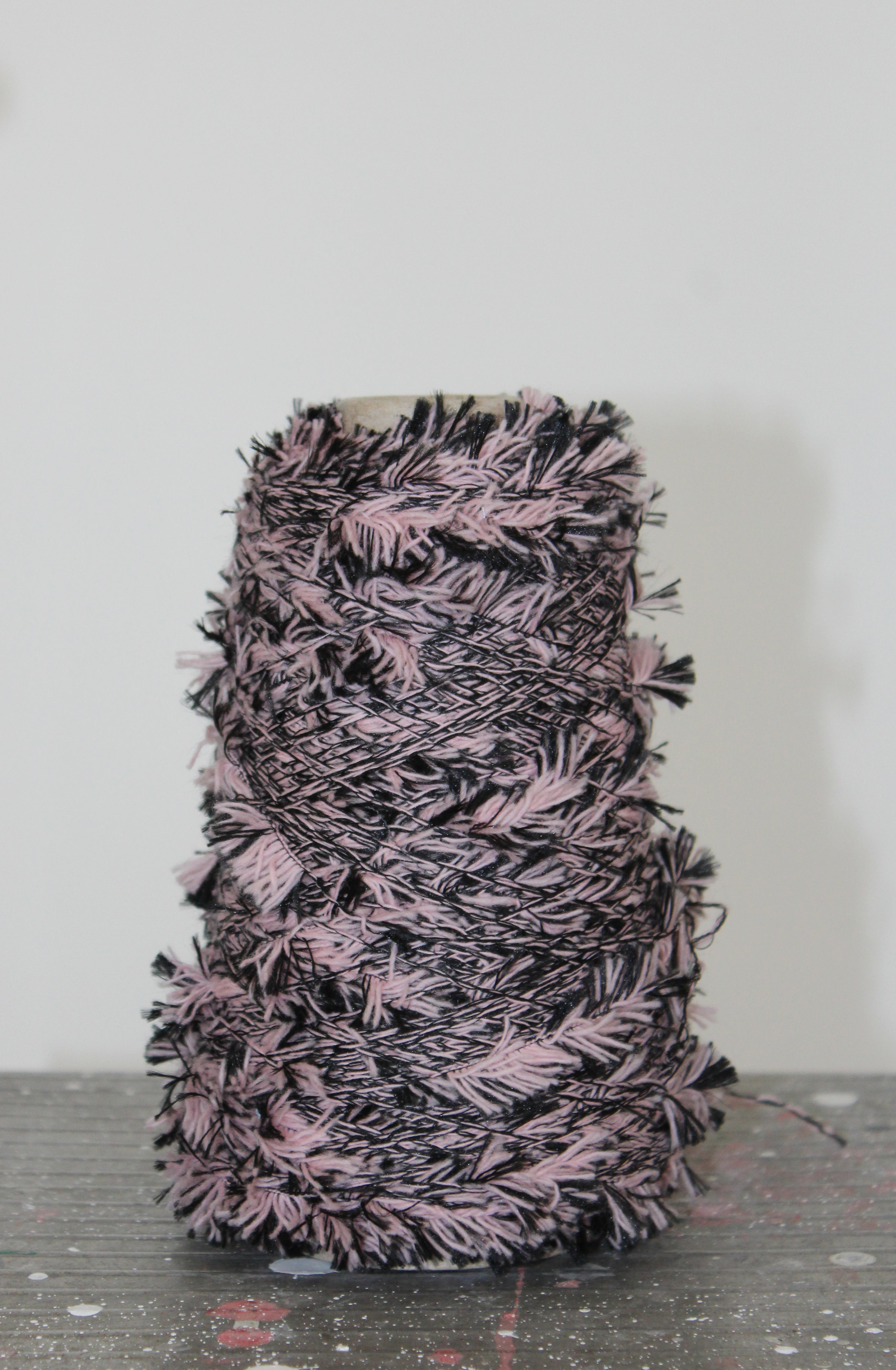 IRREGULAR CUT-EFFECT WOOL–CASHMERE YARN